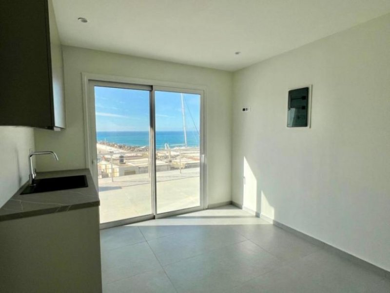Ierapetra MIT VIDEO! Kreta, Ierapetra: Neu renoviertes Apartmenthaus mit 2 Wohnungen in der Nähe des Hafens zu verkaufen Wohnung kaufen